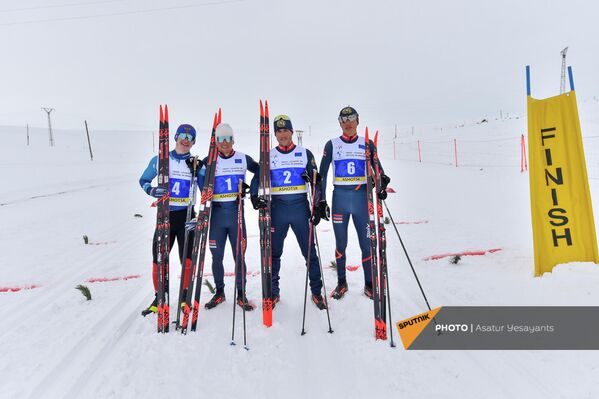 Финалисты чемпионата Армении по лыжным гонкам  - Sputnik Армения