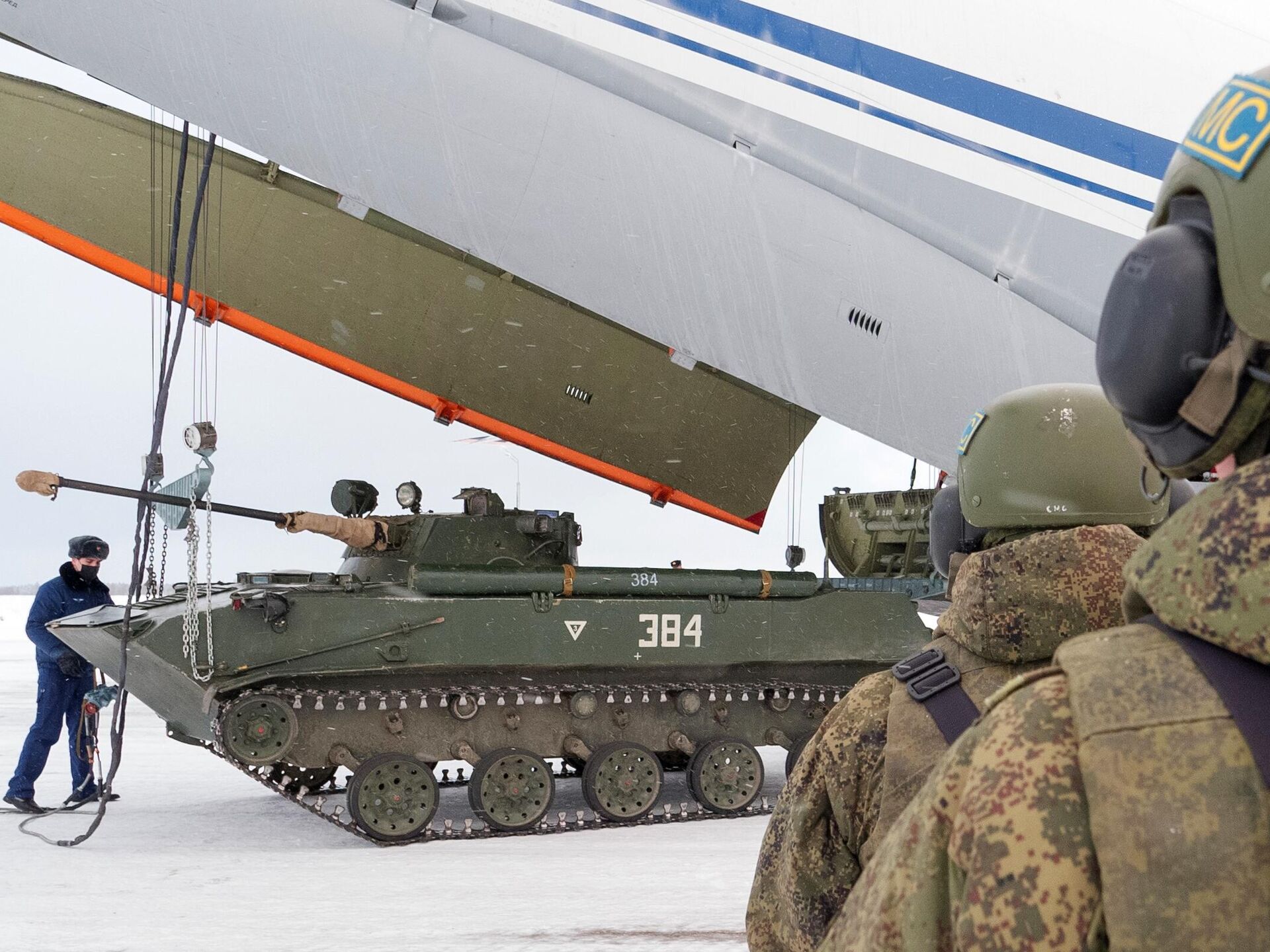 Одкб 2. Российские военные 2022. Миротворцы ОДКБ. ОДКБ на авиабазе в Армении. Самые большие военные учения в мире.