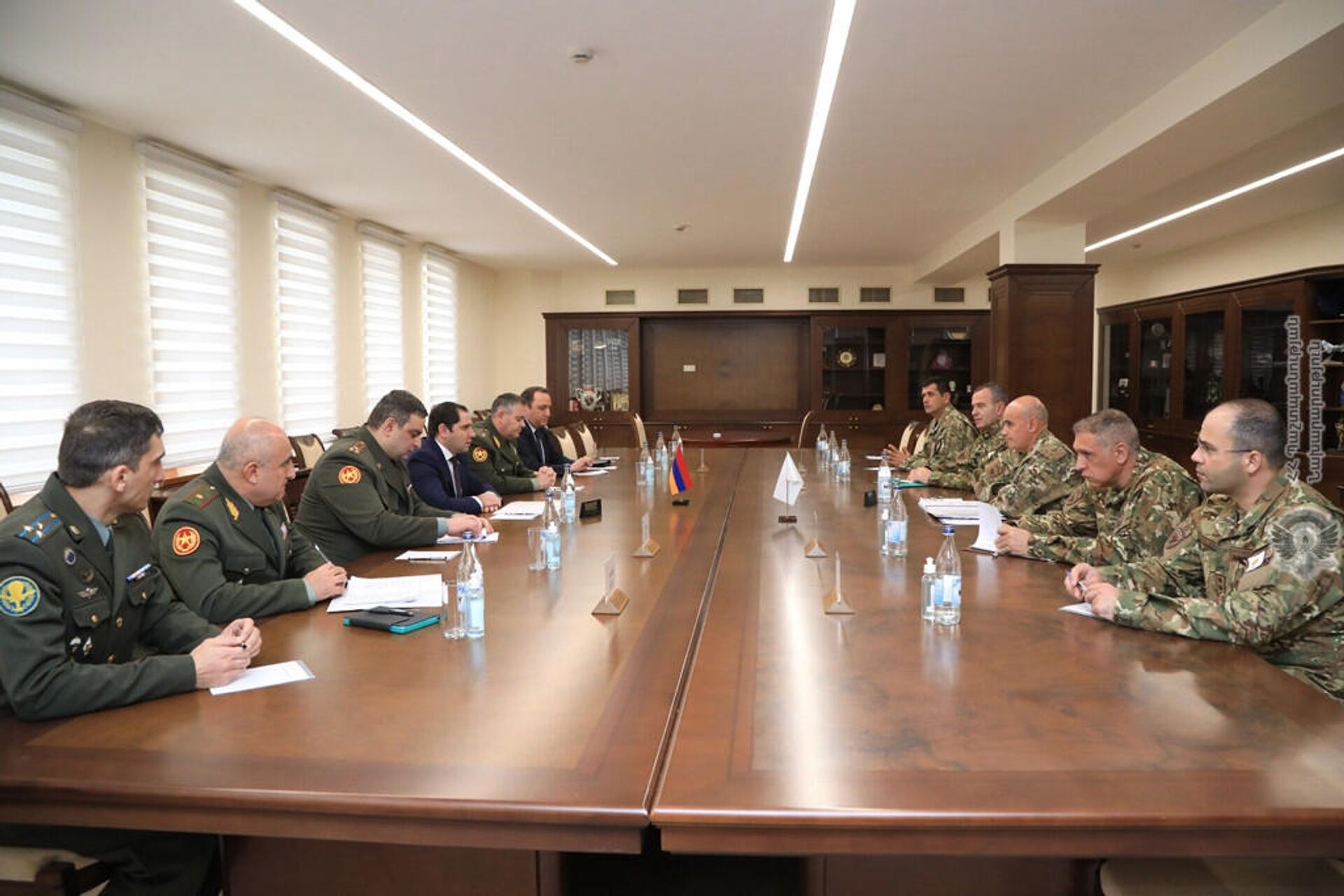 ՀՀ պաշտպանության նախարար Սուրեն Պապիկյանը հանդիպել է Կիպրոսի ազգային գվարդիայի ԳՇ պետ Դիմոկրիտոս Զերվակիսի հետ (19 հունվարի, 2022թ)․ Երևան ՀՀ պաշտպանության նախարար Սուրեն Պապիկյանը հանդիպել է Կիպրոսի ազգային գվարդիայի ԳՇ պետ Դիմոկրիտոս Զերվակիսի հետ (19 հունվարի, 2022թ)․ Երևան - Sputnik Արմենիա, 1920, 19.01.2022