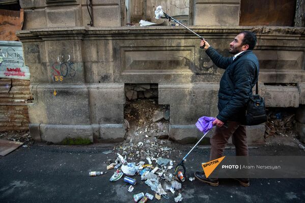 Արտասովոր ֆլեշմոբից մինչև մաքրության համահայկական փառատոն. ակտիվիստ Հակոբ Միկոյանն ասում է, որ մաքրելով քաղաքը&#x60; հարգանքի տուրք է մատուցում հայրենի հողին։ - Sputnik Արմենիա