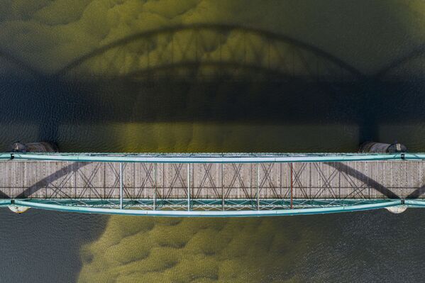Կամուրջ և դրա թողած ստվերը. լուսանկարիչ&#x60; Ռոբերտո Բուենո - Sputnik Արմենիա