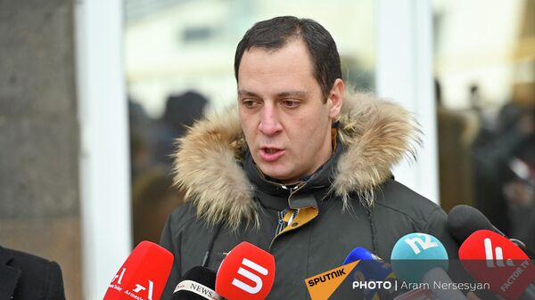 Адвокат Армен Андрикян отвечает на вопросы журналистов по делу Давида Тонояна (24 января 2022). Ереван - Sputnik Армения
