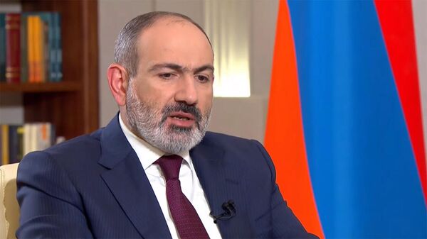 Премьер-министр Никол Пашинян во время интервью в прямом эфире (24 января 2022). Еревaн - Sputnik Армения