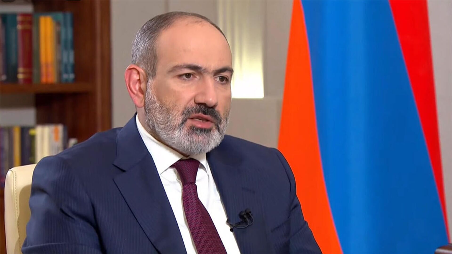 Премьер-министр Никол Пашинян во время интервью в прямом эфире (24 января 2022). Еревaн - Sputnik Армения, 1920, 03.03.2022