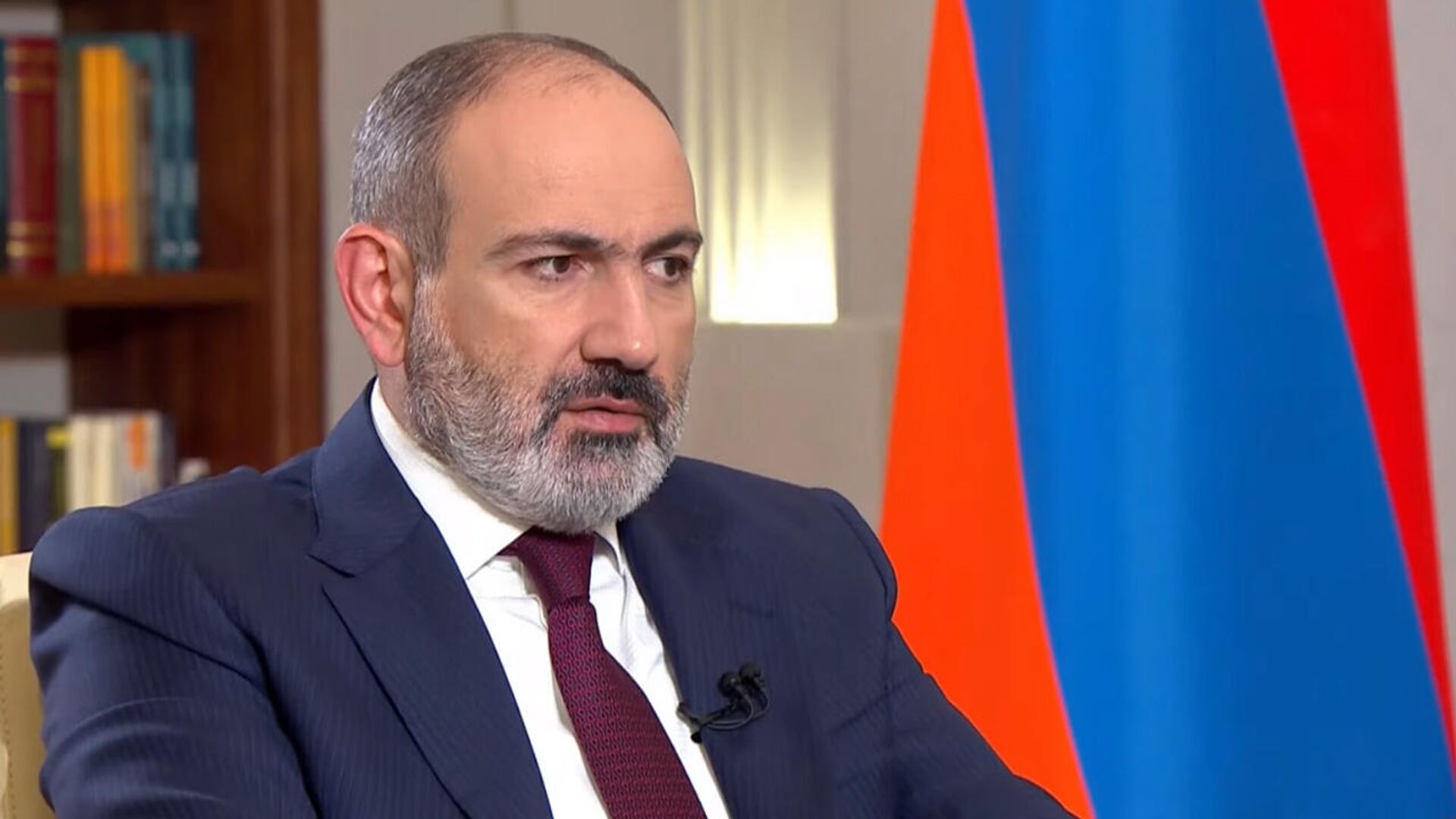 Премьер-министр Никол Пашинян во время интервью в прямом эфире (24 января 2022). Еревaн - Sputnik Армения, 1920, 17.02.2022