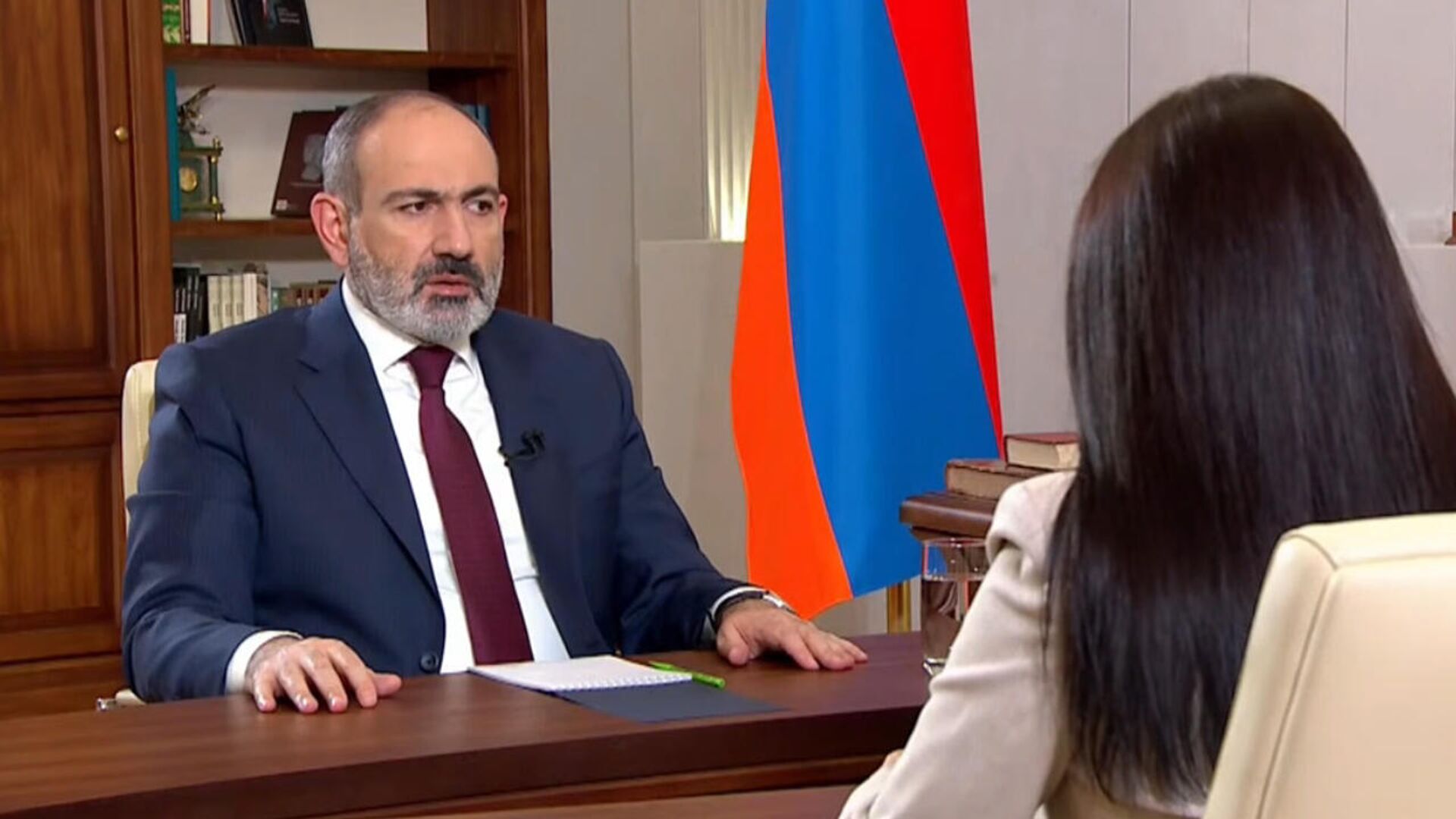 Премьер-министр Никол Пашинян во время интервью в прямом эфире (24 января 2022). Еревaн - Sputnik Армения, 1920, 24.01.2022