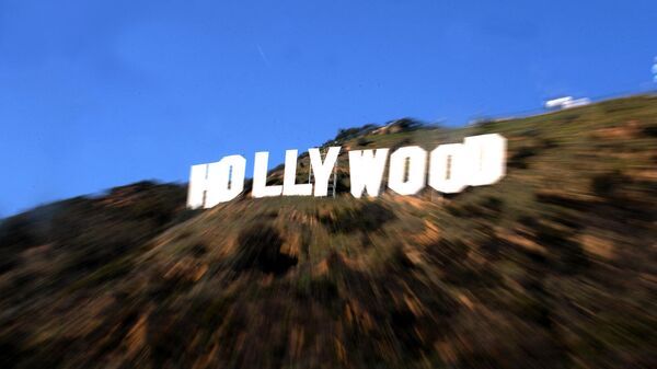 Знаменитый знак Голливуда на холме в Калифорнии - Sputnik Армения