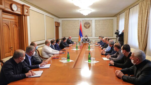 Президент Карабаха Араик Арутюнян созвал расширенное совещание (27 января 2022). Степанакерт - Sputnik Армения