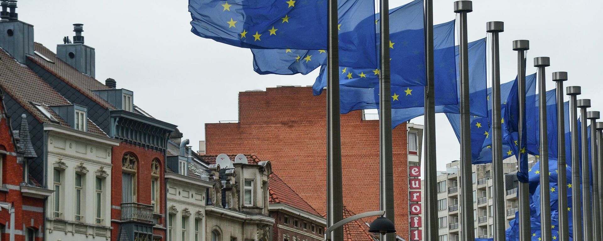 Флаги с символикой Евросоюза у здания Еврокомиссии в Брюсселе - Sputnik Армения, 1920, 31.01.2022
