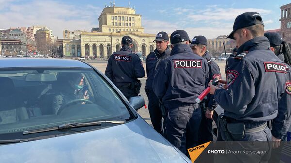 Полиция во время акции протеста против повышения ОСАГО (31 января 2022). Еревaн - Sputnik Արմենիա