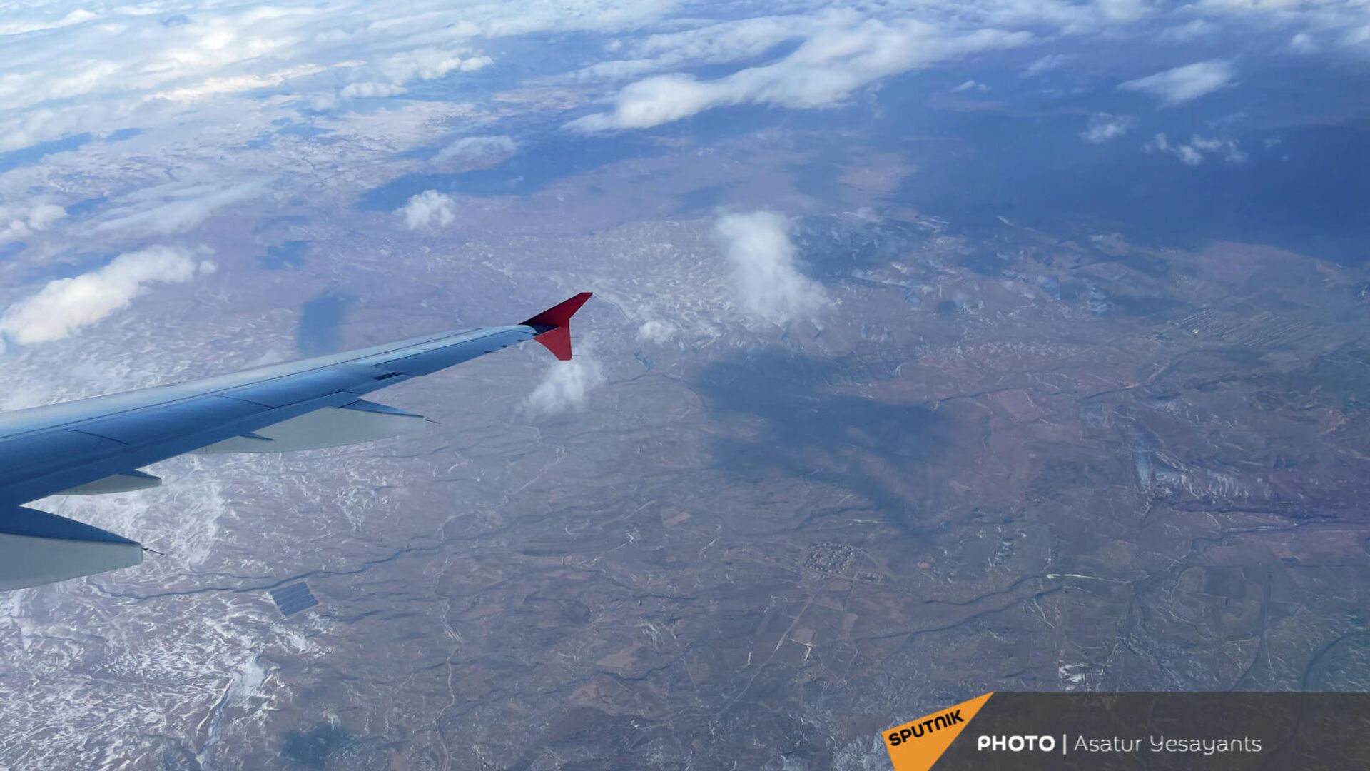 Крыло самолета авиакомпании Аэрофлот во время полета - Sputnik Армения, 1920, 02.03.2022