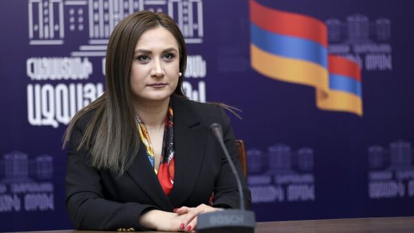 Член делегации Национального собрания Армении в ПАСЕ Арусяк Джулакян на пленарной сессии ПАСЕ в режиме онлайн (2 февраля 2022). Еревaн - Sputnik Армения