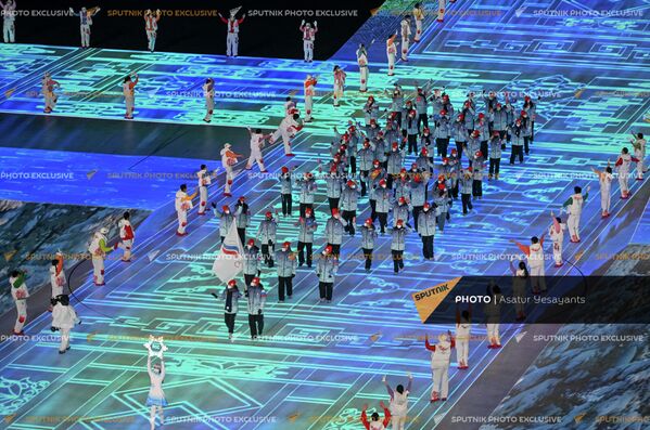 Делегация Российского олимпийкого коммитета на официальной церемонии открытия зимних Олимпийских игр (4 февраля 2022). Пекин - Sputnik Армения