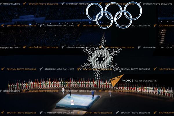 Красочное шоу во время официальной церемонии открытия зимних Олимпийских игр (4 февраля 2022). Пекин - Sputnik Армения