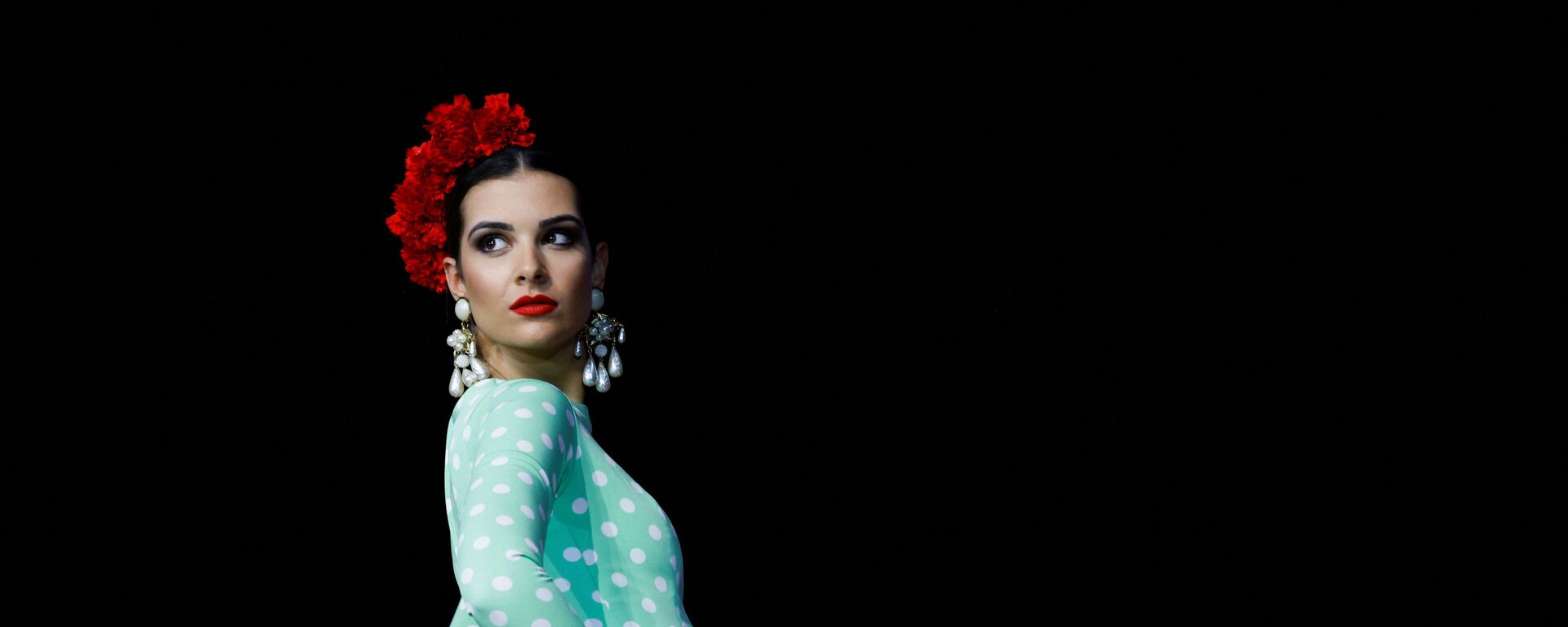 Модель во время Международного показа мод фламенко SIMOF в Севилье, Испания - Sputnik Армения, 1920, 05.02.2022