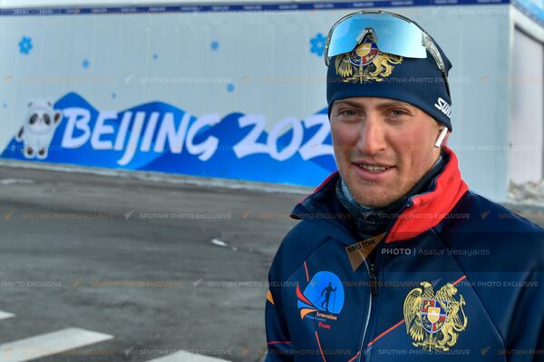 Лыжник Микаел Микаелян во время эксклюзивного интервью Sputnik Армения в перерыве тренировок (5 февраля 2022). Пекин - Sputnik Армения