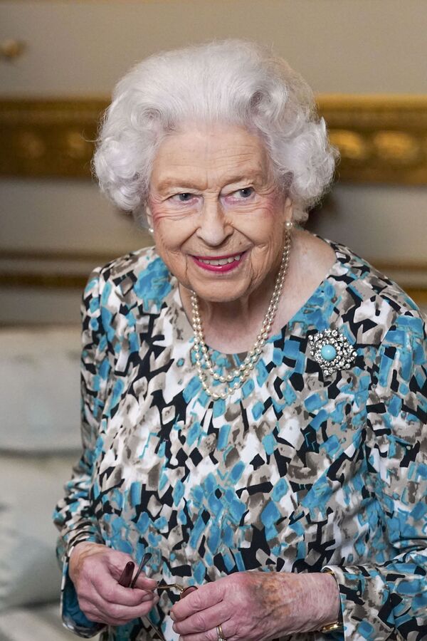 Королева Великобритании Елизавета II в Букингемском дворце в Лондоне, 2021 год. - Sputnik Армения