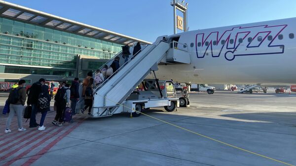 Wizz Air ավիաընկերության ինքնաթիռը Երևանում - Sputnik Արմենիա