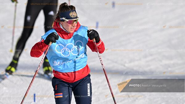 Лыжница Катя Галстян на тренировке перед началом спринта на XXIV Зимних Олимпийских играх (8 февраля 2022). Пекин - Sputnik Армения