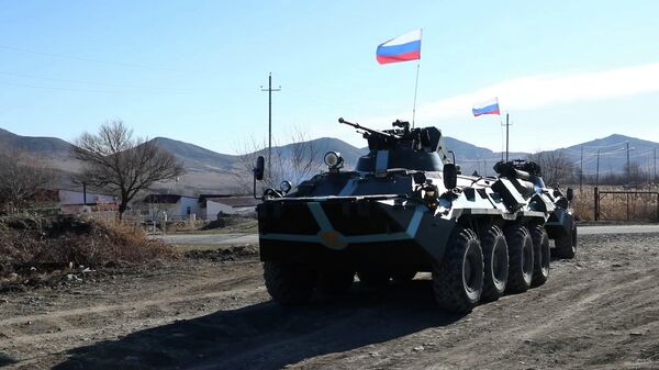 Российские миротворцы провели патрулирование вдоль линии разграничения сторон в Аскеранском районе Нагорного Карабаха - Sputnik Армения