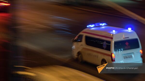 Автомобиль скорой помощи на улице Ханджяна - Sputnik Армения