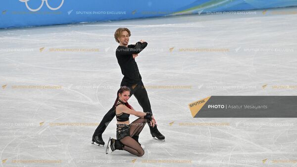 Диана Дэвис и Глеб Смолкин из России на выступлениях танцевальных пар с ритм-танцем на XXIV зимних Олимпийских играх (12 февраля 2022). Пекин - Sputnik Армения
