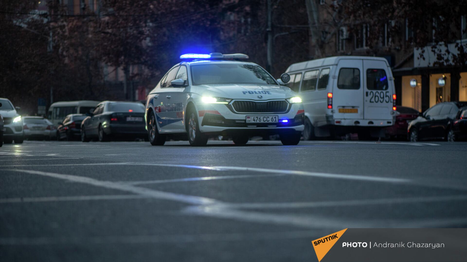 Автомобиль патрульной службы полиции на проспекте Маштоца - Sputnik Армения, 1920, 19.03.2022