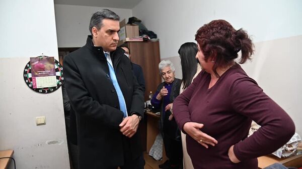 Омбудсмены Армении и Карабаха посетили вынужденных переселенцев из Шуши и Гадрута жителей Карабаха - Sputnik Армения