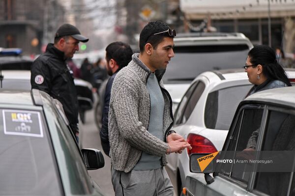 Акция протеста водителей в Еревaне.Участники требуют отменить решение о повышении тарифов на страховку. - Sputnik Армения