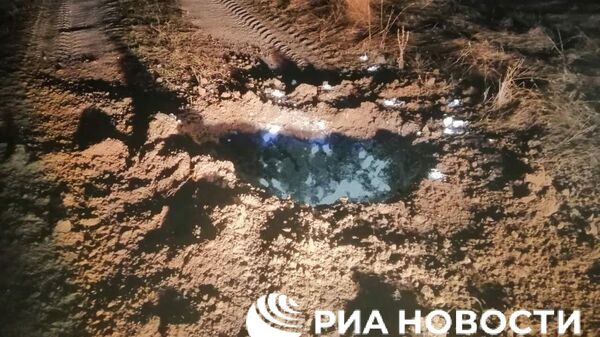 Kадры с места попадания снаряда недалеко от границы с Украиной в Ростовской области - Sputnik Армения