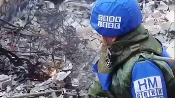 Кадры с разрушенным в ходе обстрела украинскими войсками села Пионерское (ЛНР) - Sputnik Армения