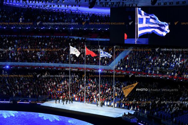 Флаги Олимпиады, Китая и Греции на официальной церемонии закрытия XXIV зимних Олимпийских игр - Sputnik Армения