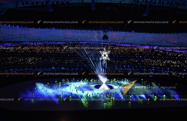 Фееричное шоу во время официального закрытия XXIV зимних Олимпийских игр в Пекине - Sputnik Армения
