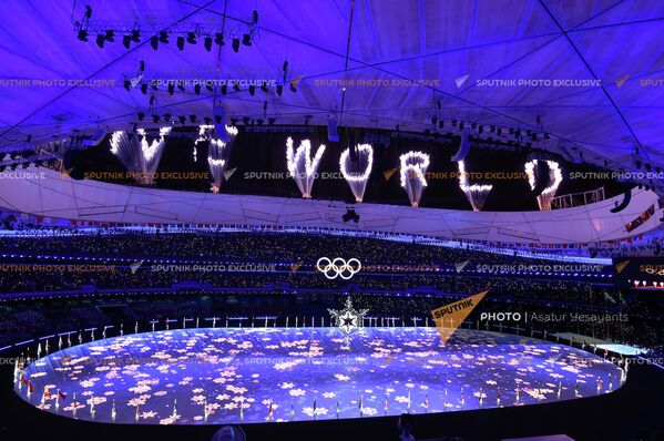 Фейерверк после  официальной церемонии закрытия Игр в Пекине - Sputnik Армения
