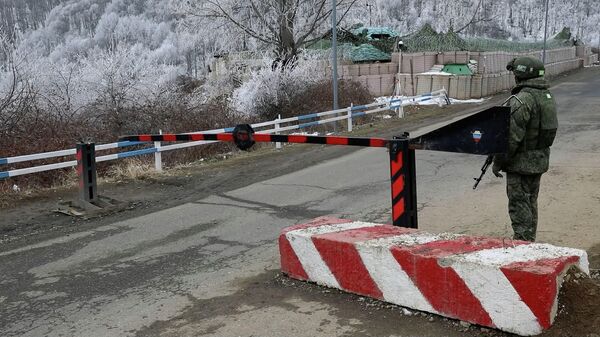 Российским миротворческим контингентом на наблюдательных постах круглосуточно ведется контроль за соблюдением режима прекращения огня - Sputnik Армения