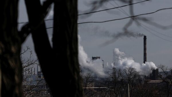 Дым в промышленном городе Мариуполь (20 февраля 2022). Донецк - Sputnik Армения