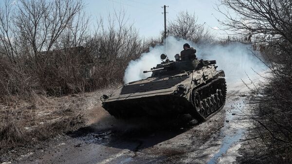 Солдат ВСУ на боевой машине пехоты в Донецкой области  - Sputnik Армения