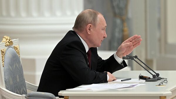 Президент России Владимир Путин проводит оперативное совещание с постоянными членами Совета безопасности РФ (21 февраля 2022). Москвa - Sputnik Армения