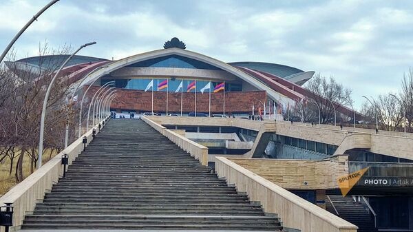 Կարեն Դեմիրճյանի անվան մարզահամերգային համալիրը «Եվրանեսթ» խորհրդարանական վեհաժողովի նիստի օրը (22 փետրվարի, 2022թ). Երևան - Sputnik Արմենիա