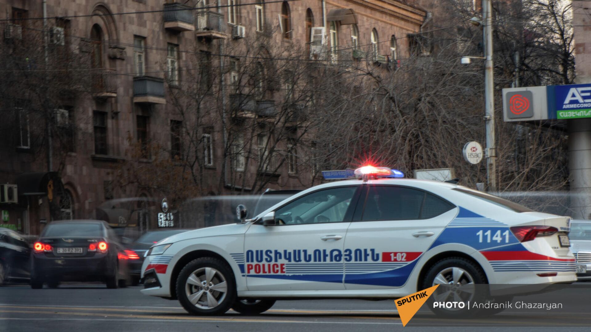 Автомобиль патрульной службы полиции на площади Сахарова в Ереване - Sputnik Армения, 1920, 14.03.2023
