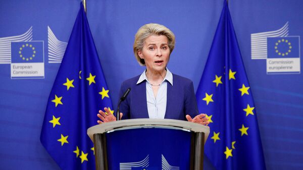 Президент Европейской комиссии Урсула фон дер Ляйен выступила с заявлением после завершения встречи министров иностранных дел ЕС по кризису в Украине (22 февраля 2022). Брюссель - Sputnik Армения