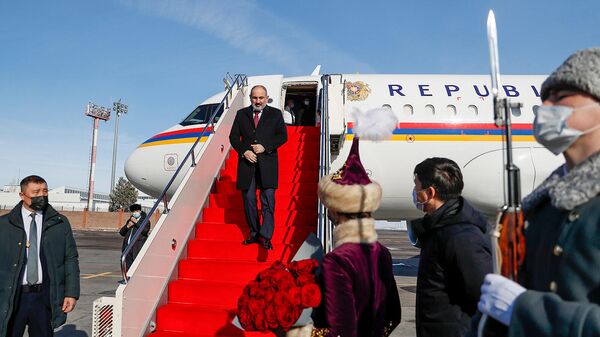 Премьер-министр Никол Пашинян прибыл с рабочим визитом в Казахстан (24 февраля 2022). Нур-Султан - Sputnik Армения