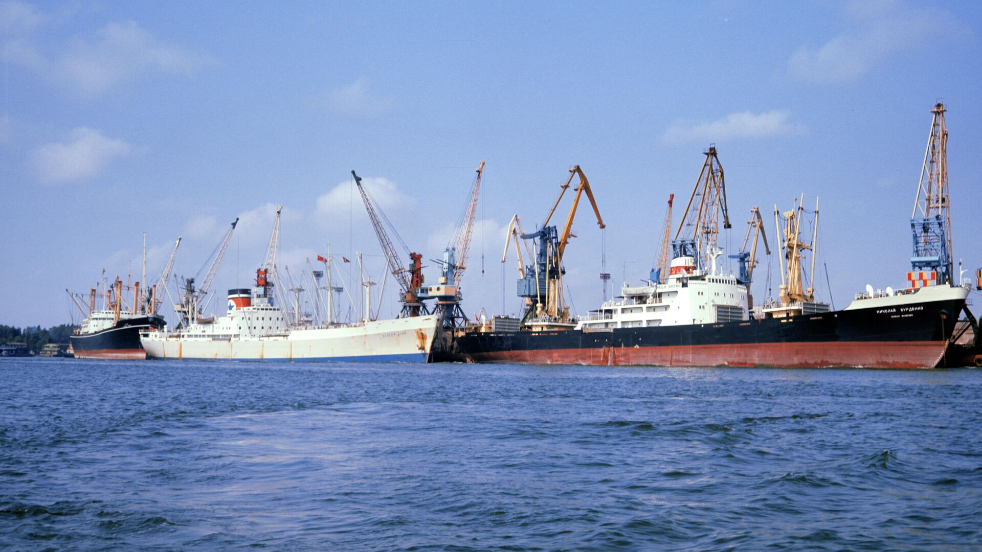 Корабли в Херсонском морском торговом порту - Sputnik Армения, 1920, 19.03.2022