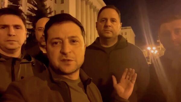 Зеленский опубликовал видео, на котором заявил, что он и руководство правительства и парламента находятся в Киеве - Sputnik Армения