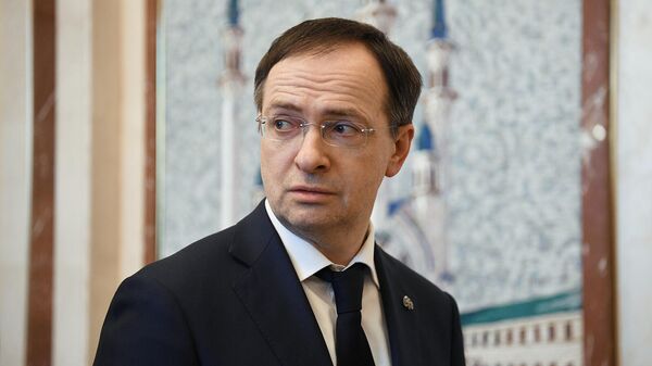 Глава российской делегации переговорщиков помощник президента РФ Владимир Мединский в посольстве России в Белоруссии (27 февраля 2022). Минск - Sputnik Армения