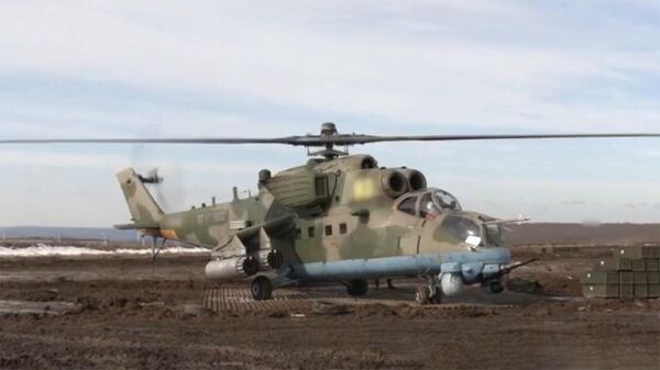 Российское Минобороны распространило видео применения боевых вертолетов на Украине с результатами поражения, в конце ролика уничтоженная ударом техника - Sputnik Արմենիա