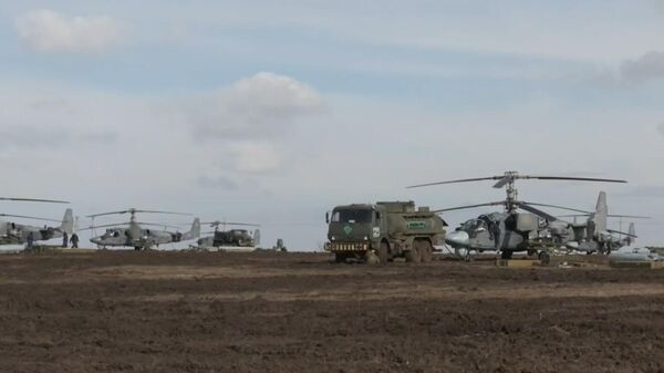 Ударные вертолеты Ка-52 ВКС РФ перед выполнением боевого задания в ходе специальной военной операции на Украине - Sputnik Армения