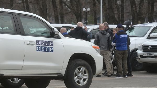 Представители мониторинговой миссии ОБСЕ в Донецке (24 февраля 2022). Украина - Sputnik Армения