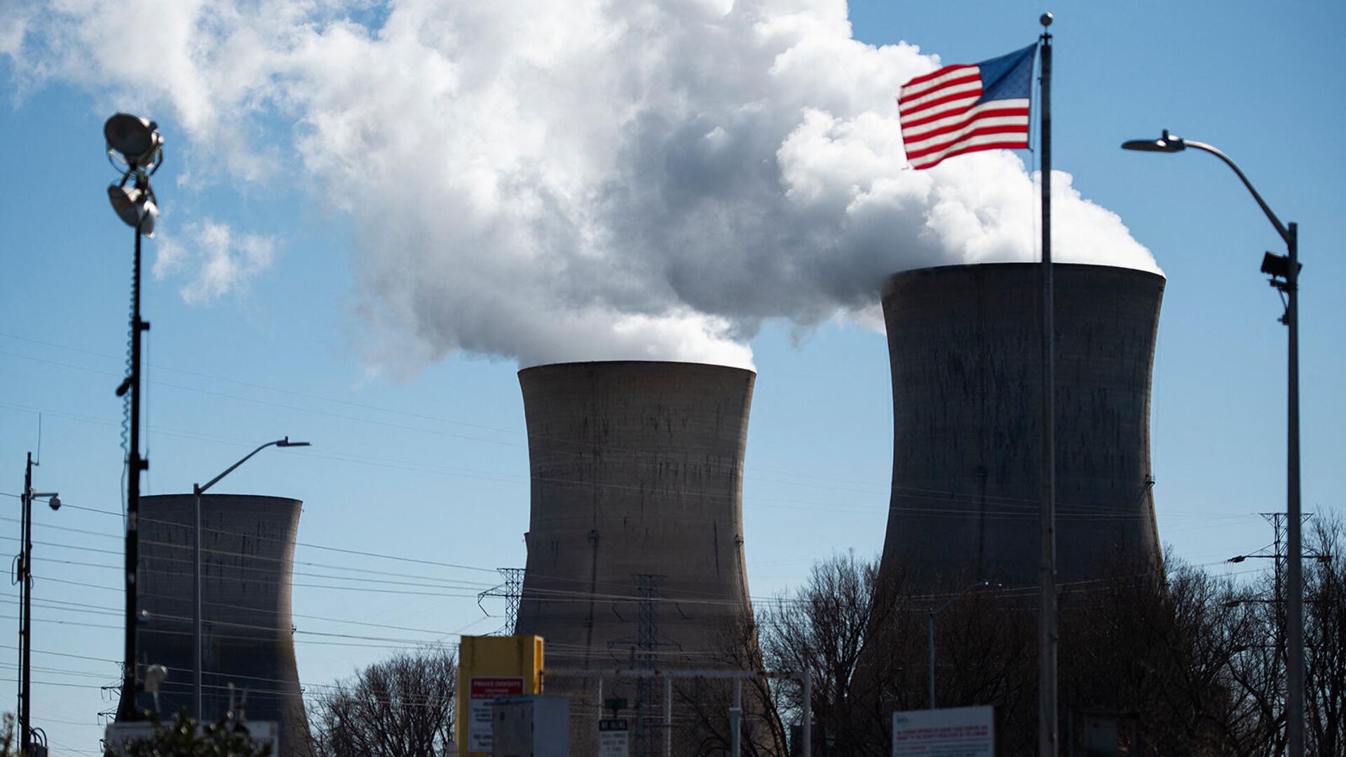 Атомная электростанция на Три-Майл-Айленде рядом с действующей электростанцией, которой управляет Exelon Generation, штат Пенсильвания - Sputnik Армения, 1920, 02.03.2022