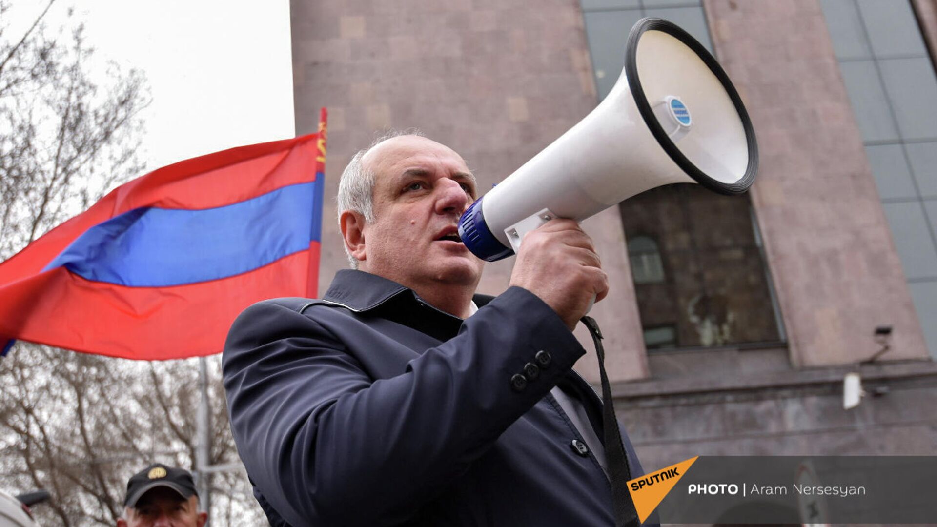 Компартия Армении провела акцию поддержки у посольства России (4 марта 2022). Еревaн - Sputnik Армения, 1920, 04.03.2022